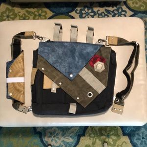 destiny messenger bag